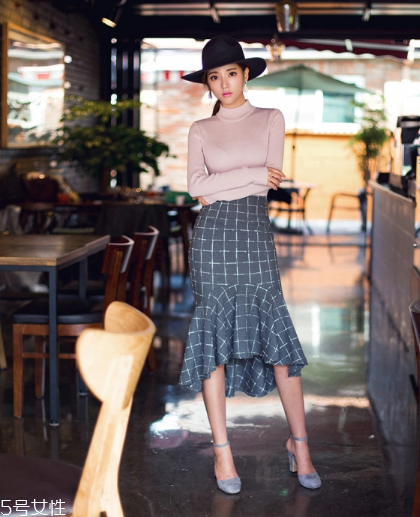 粗跟高跟鞋怎么搭配？春夏必備穿搭