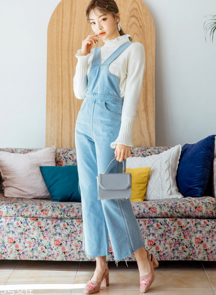 粗跟高跟鞋怎么搭配？春夏必備穿搭