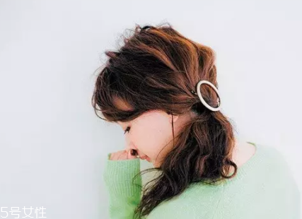 職業(yè)女性發(fā)型大全 2018最流行的OL發(fā)型趨勢(shì) 職業(yè)女性發(fā)型大全 2018最流行的OL發(fā)型趨勢(shì)