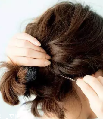 職業(yè)女性發(fā)型大全 2018最流行的OL發(fā)型趨勢(shì) 職業(yè)女性發(fā)型大全 2018最流行的OL發(fā)型趨勢(shì)