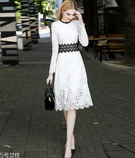 白色單品怎么搭配？春日里的璀璨之星