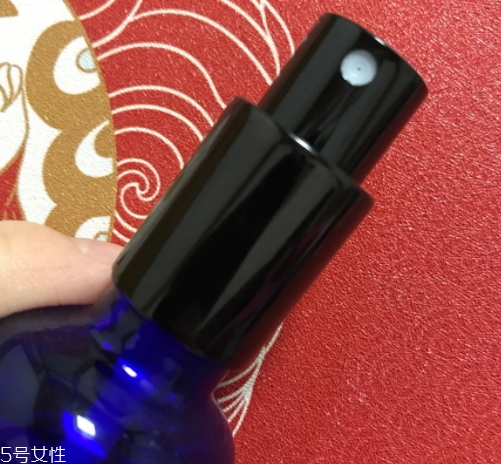 純露可以當噴霧嗎？隨時為你補充水分