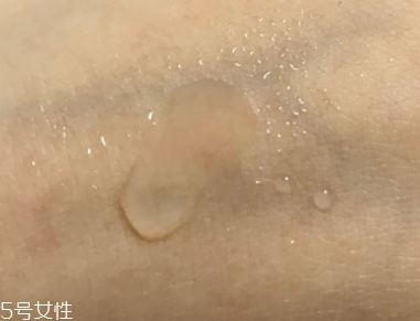 純露可以當噴霧嗎？隨時為你補充水分