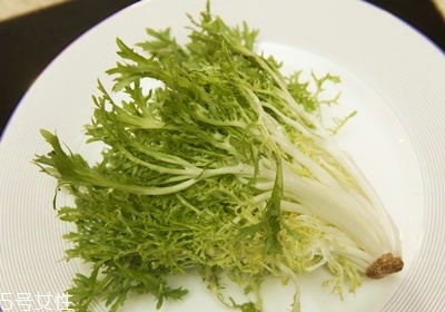 做沙拉用什么蔬菜 有什么蔬菜可以做沙拉 做沙拉用什么蔬菜 有什么蔬菜可以做沙拉