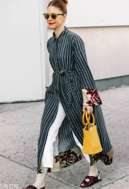 裙子搭配褲子好看嗎？打開(kāi)時(shí)尚的新方式