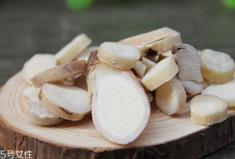 白芍可以泡水喝嗎 滋陰補血的效果 白芍可以泡水喝嗎 滋陰補血的效果