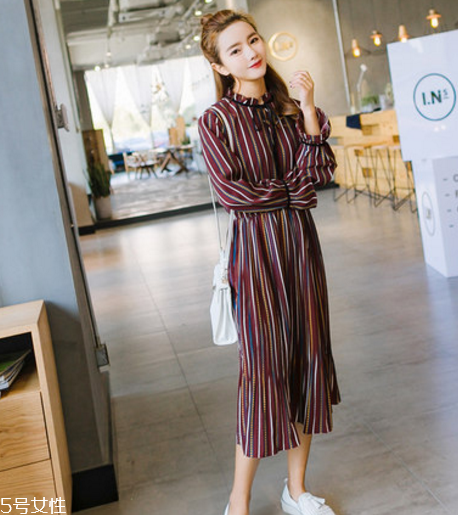 豎條紋衣服怎么搭配？顯瘦顯高不在話下