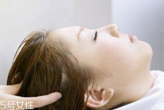 頭發(fā)干燥用什么護(hù)發(fā)素？滋潤保濕型