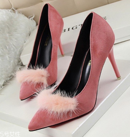 高跟鞋腳往前滑怎么辦？巧妙使用小工具