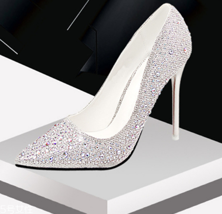 高跟鞋破皮了怎么辦？高跟鞋破皮這樣補