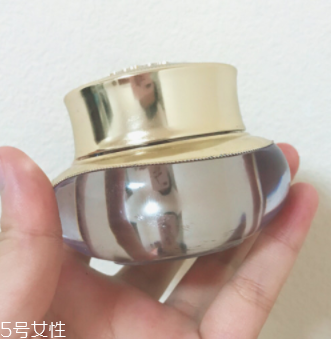 面霜可以當眼霜嗎？年輕肌膚可以少量用