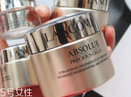 面霜可以當眼霜嗎？年輕肌膚可以少量用