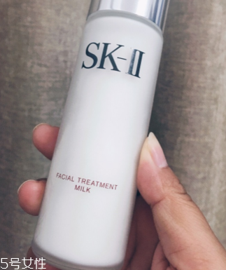 面霜和乳液都要用嗎？油皮可以只用一種