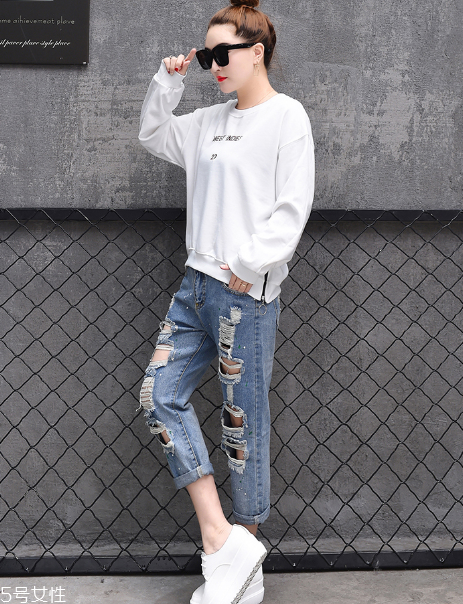 今年流行什么款式衛(wèi)衣？春日造型全靠它