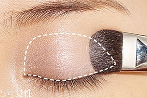 先畫眼影還是先畫眼線？先畫眼影不會讓眼線暈掉