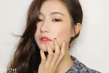 夏天化妝怎么樣不脫妝？8個(gè)小技巧讓你做清爽女神