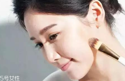 夏天化妝怎么樣不脫妝？8個(gè)小技巧讓你做清爽女神