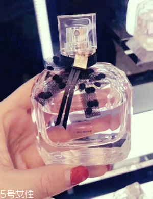 ysl反轉(zhuǎn)巴黎香水適合年齡 戀愛中的少女 ysl反轉(zhuǎn)巴黎香水適合年齡 戀愛中的少女
