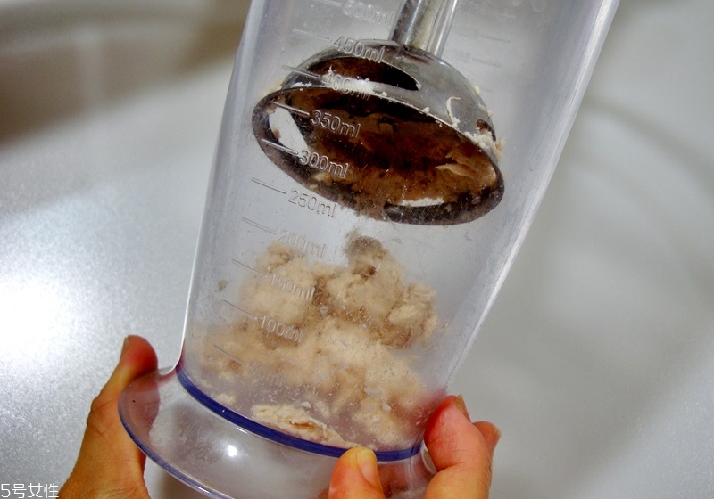 寶寶多大可以喝白開水 1歲以后 寶寶多大可以喝白開水 1歲以后