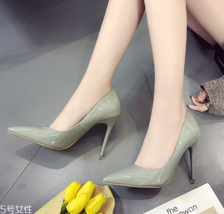 高跟鞋不合腳怎么辦？不合腳要及時解決