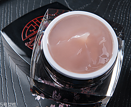 面霜分為幾種類型？油性肌膚適合水包油型面霜