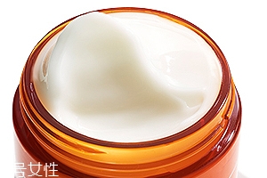 面霜不吸收怎么辦？捂熱面霜更易吸收