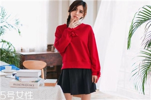 春天穿什么樣的衛(wèi)衣好看？春日百變衛(wèi)衣穿搭