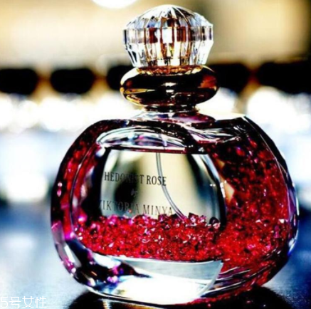 viktoria minya享樂(lè)主義玫瑰香水怎么樣？vm香水好聞嗎？