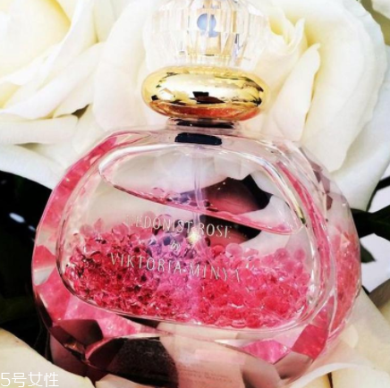viktoria minya享樂(lè)主義玫瑰香水怎么樣？vm香水好聞嗎？