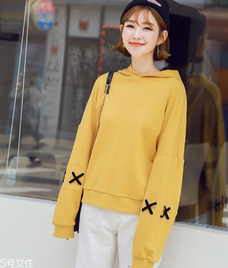 春天穿什么樣的衛(wèi)衣好看？春日百變衛(wèi)衣穿搭