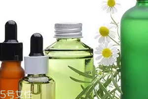 油性肌膚能用玫瑰果油嗎？每次使用不要超過1滴