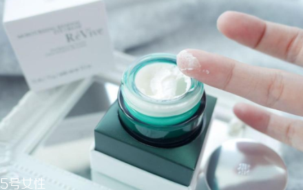 revive光采再生更新眼霜怎么樣？低調(diào)有內(nèi)涵的貴婦眼霜