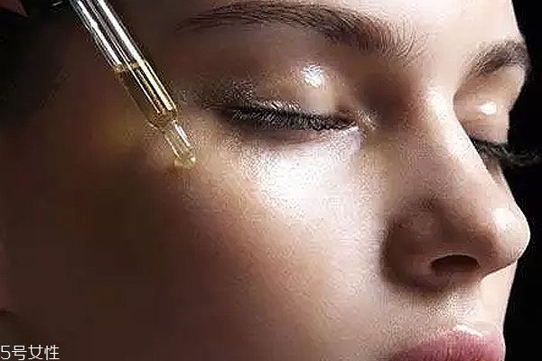 玫瑰果油可以涂眼周嗎？搓熱之后再涂