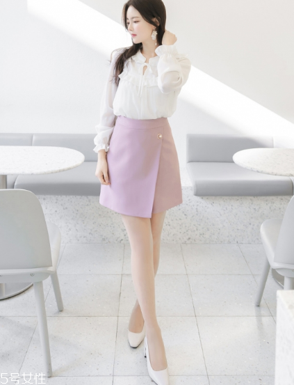 粉色短裙配什么鞋子？少女感爆棚穿搭