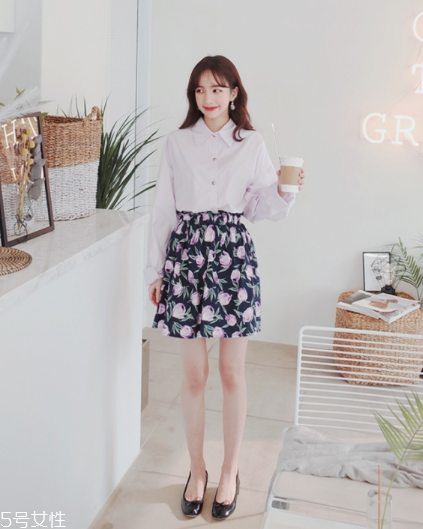 碎花短裙怎么搭配？與春天來一場甜美約會