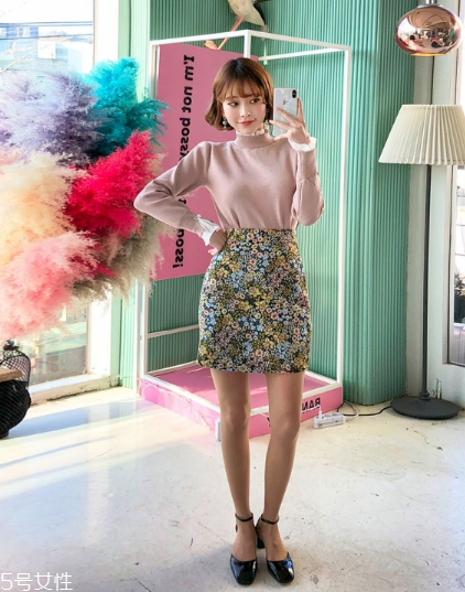 碎花短裙怎么搭配？與春天來一場甜美約會