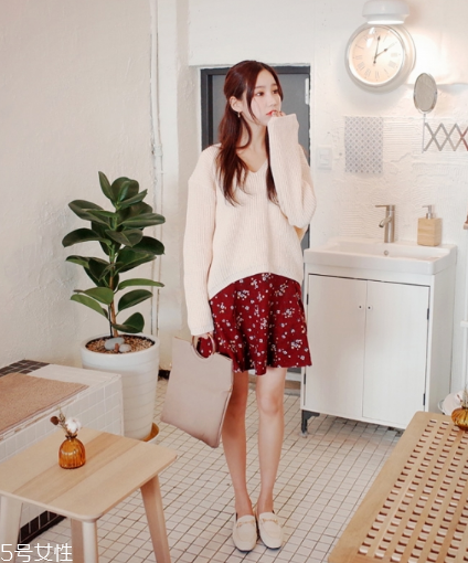 碎花短裙怎么搭配？與春天來(lái)一場(chǎng)甜美約會(huì)