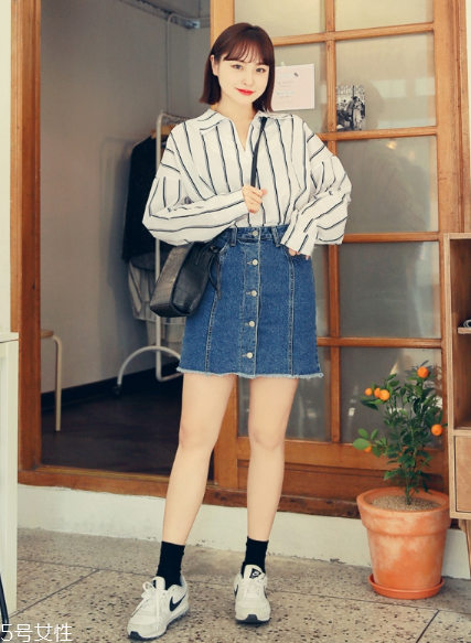 牛仔短裙搭配什么鞋？瞬間變身萌萌少女