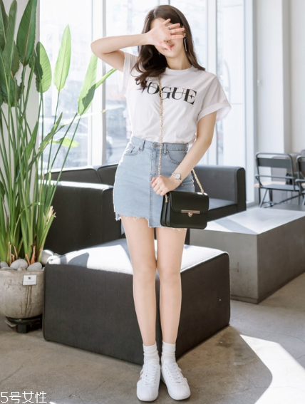 牛仔短裙搭配什么鞋？瞬間變身萌萌少女