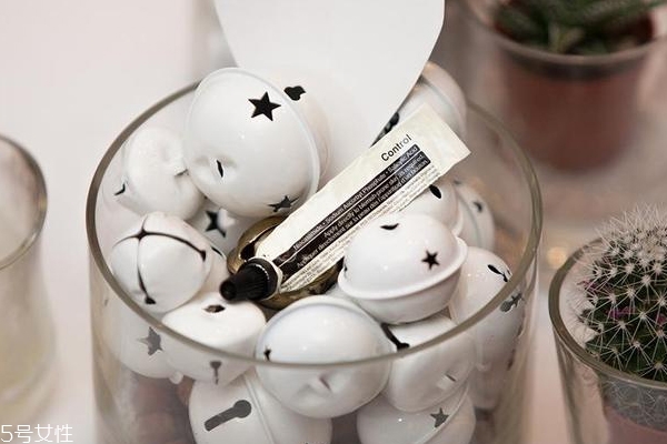 aesop伊索祛痘凝膠怎么樣？一晚還你平滑肌膚