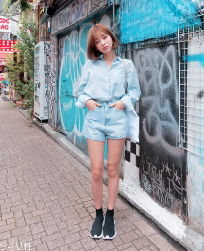 淺藍(lán)色襯衫怎么搭配？干練清新隨意切換