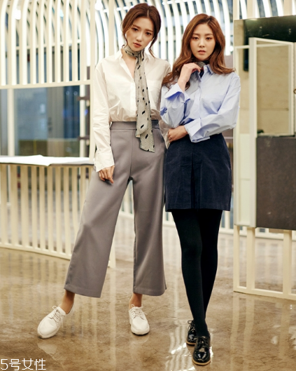 淺藍(lán)色襯衫怎么搭配？干練清新隨意切換