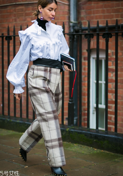 燈籠袖襯衫怎么搭配？藏起你的拜拜肉