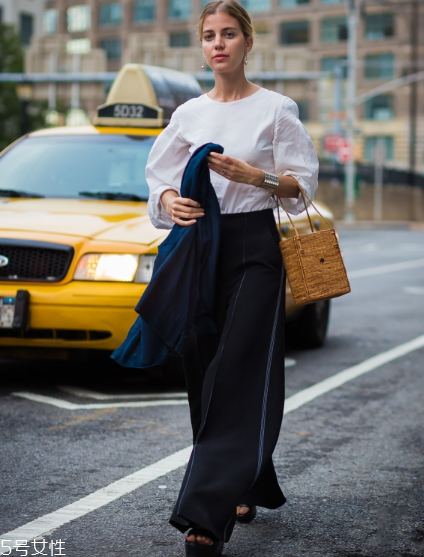 燈籠袖襯衫怎么搭配？藏起你的拜拜肉