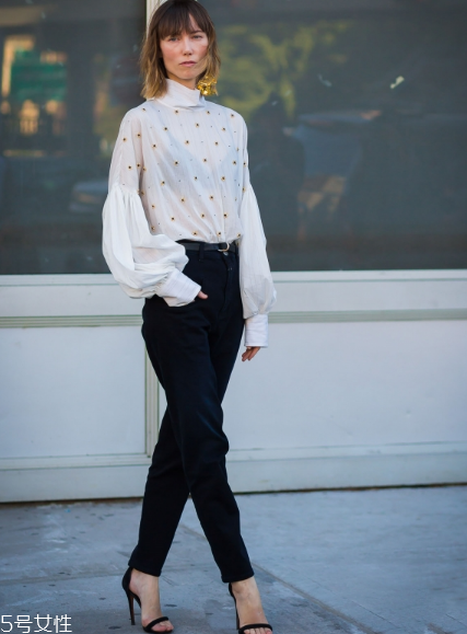 燈籠袖襯衫怎么搭配？藏起你的拜拜肉