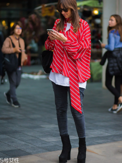 燈籠袖襯衫怎么搭配？藏起你的拜拜肉