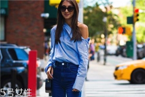 露肩襯衫怎么搭配？恰到好處的性感