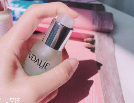 油性肌膚用什么爽膚水好？歐緹麗皇后水專為油皮設(shè)計(jì)