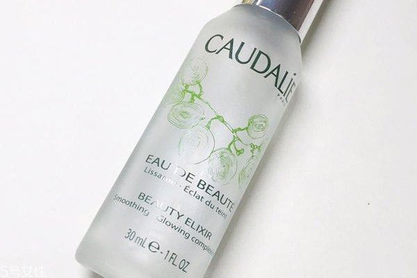 油性肌膚用什么爽膚水好？歐緹麗皇后水專為油皮設(shè)計