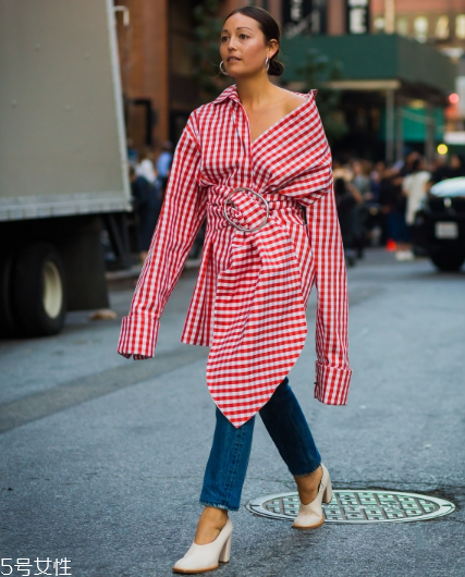 襯衫裙配什么鞋子？玩轉(zhuǎn)春日街頭風(fēng)